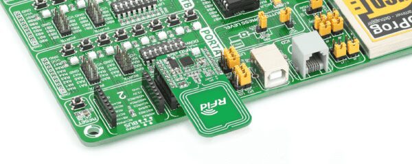RFID click board con trasponder a 13,56 MHz