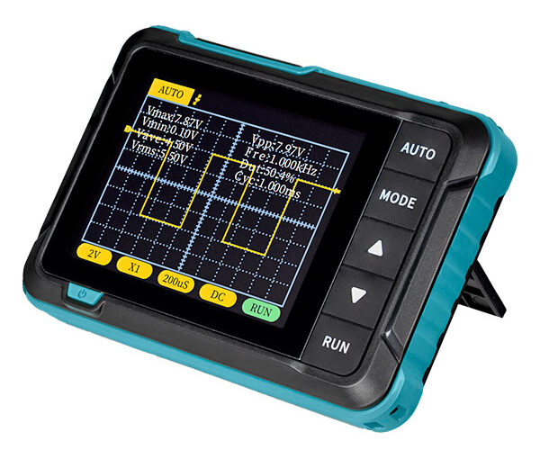 Oscilloscopio tascabile a 1 canale, con frequenza di 200 kHz e dimensioni compatte di soli 99 x 69 x 20 mm. Dispone di uno schermo a colori da 2,8 pollici con risoluzione di 320 x 240 pixel, che garantisce una chiara visualizzazione dei dati.