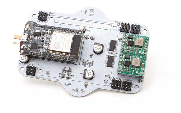 Robot esapode ragno con ESP32 e 18 servomotori controllabili via Bluetooth