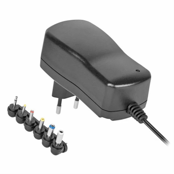Alimentatore switching universale 18 W con uscita regolabile da 3 a 12 V DC e 6 adattatori